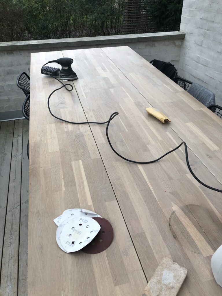 Slipa matbord
